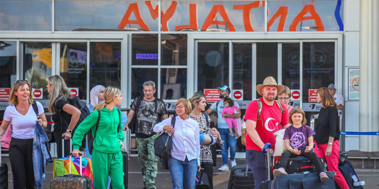 Antalya turizmi 2 milyonu aştı; Rekor kırıldı