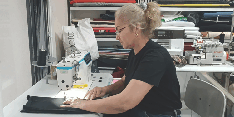 Depremzede kadınlar, 1 Mayıs'ta da mesaiye devam etti