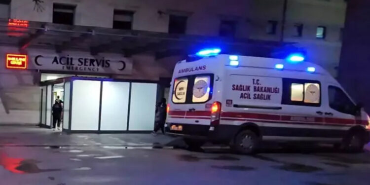 Düğünde tavuklu pilav yiyen 22 kişi zehirlendi