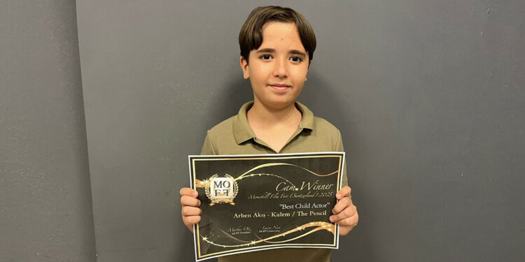 13 yaşındaki Arben Akış'a 'En İyi Çocuk Oyuncu' ödülü