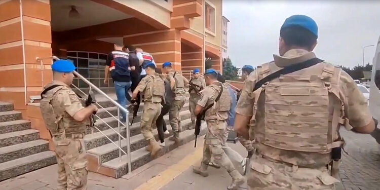 18 ilde DEAŞ operasyonu: 39 gözaltı