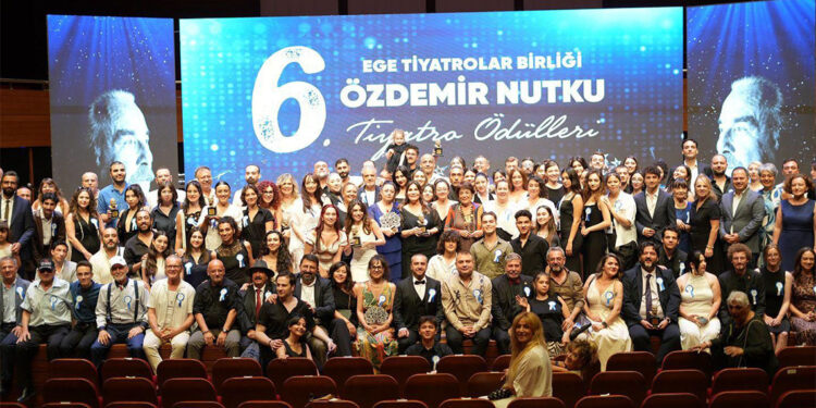 Özdemir Nutku Tiyatro Ödülleri sahiplerini buldu