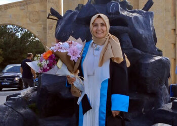 3 çocuk annesi Sevim, 48 yaşında üniversite mezunu oldu