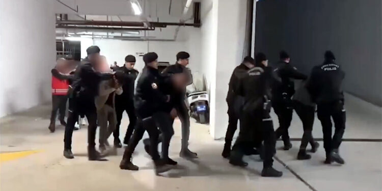 47 ilde düzenlenen dolandırıcılık operasyonlarında 307 şüpheli yakalandı