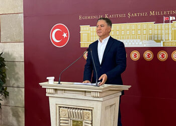 5 Kasım Kurultayı'nı yok saymak isteyen bir kişi vardır