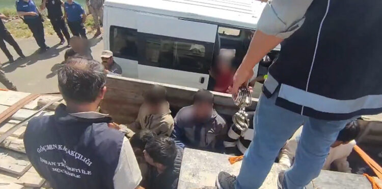 51 ilde operasyon; 98 göçmen kaçakçılığı organizatörü tutuklandı