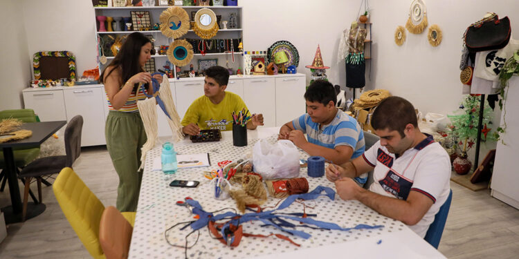 75 yıllık atıl köy okulu, otizmli çocuklara yuva oldu