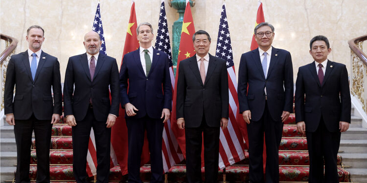 ABD'li ve Çin'li yetkililer, ticaret görüşmeleri için Londra’da bir araya geldi