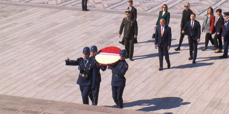 ABD'nin Ankara Büyükelçisi Barrack'tan Anıtkabir'e ziyaret