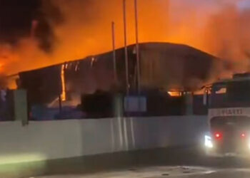 Adana'da geri dönüşüm fabrikasında yangın