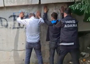 Adana'da uyuşturucu kullanan 45 kişi suçüstü yakalandı