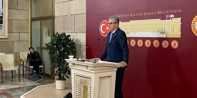 AK Parti, CHP'nin muhalefetinden korktuğu için Haka dansı yapıyor