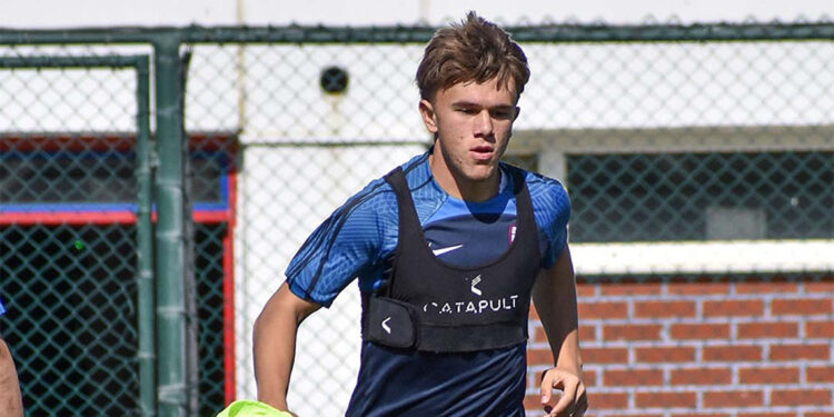 Ege Arslan adını ilk 11'e yazdırarak beğeni topladı