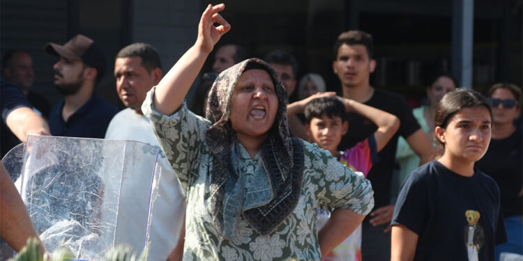 Antalya'da kaçak yapıların yıkımı sırasında arbede