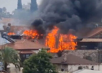 Tarihi Kaleiçi semtinde yangın