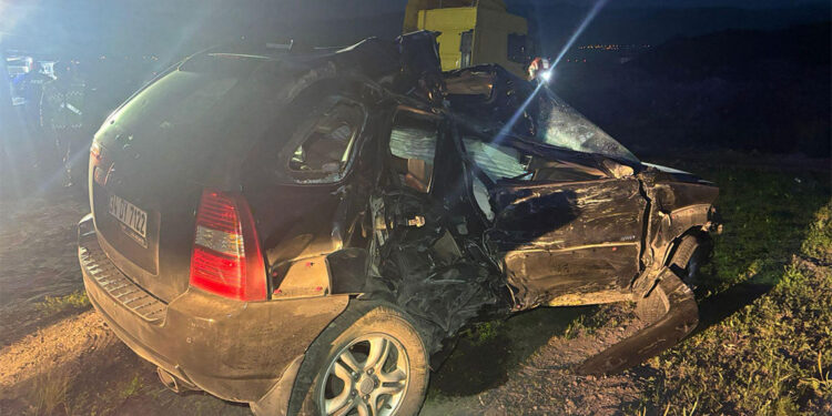 Ardahan-Çıldır karayolunda cip ile TIR çarpıştı; 2 ölü, 2 yaralı