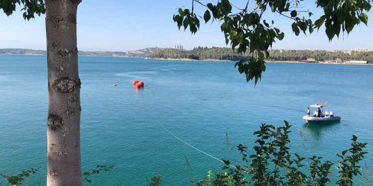 Adana'da göle düşen yangın söndürme uçağının enkazı çıkarıldı