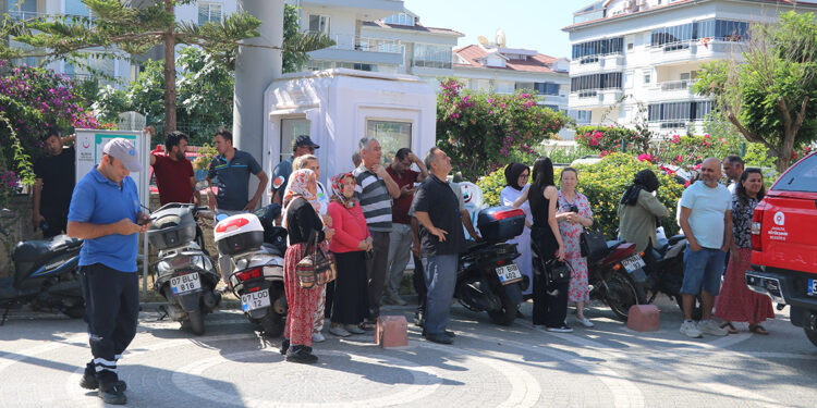 Ağız ve diş sağlığı merkezinde yangın çıktı, bina tahliye edildi