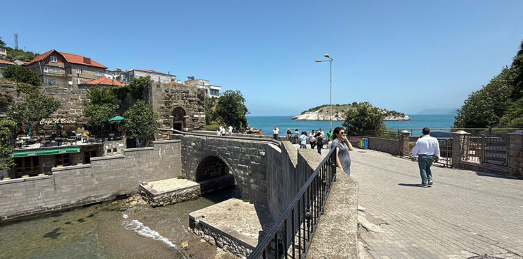 Amasra'ya 4 günlük Kurban Bayramı tatilinde 150 bin kişi geldi