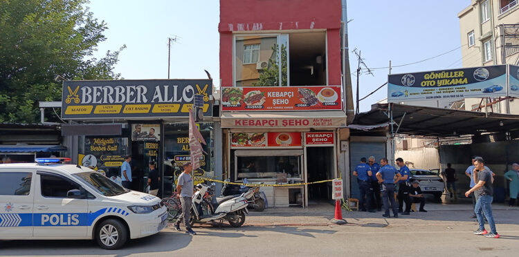 Annesini çalıştığı iş yerinde bıçaklayarak öldürdü