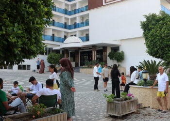 Antalya'da 5 yıldızlı otelde yangın; turistler tahliye edildi