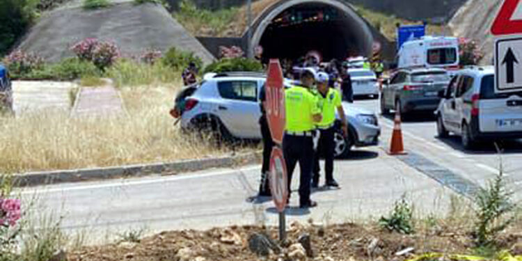 Antalya'da tünel girişinde kaza: 2 ölü, 4 yaralı