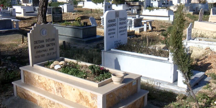 Antalya'da yabancıların 'aile mezarlığı' ilgisi