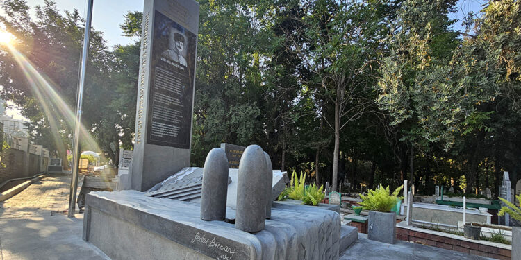 Antalya'nın kahramanı Yüzbaşı Mustafa Ertuğrul Aker'e anıt mezar