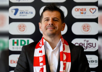 Antalyaspor'da Emre Belözoğlu istifa etti