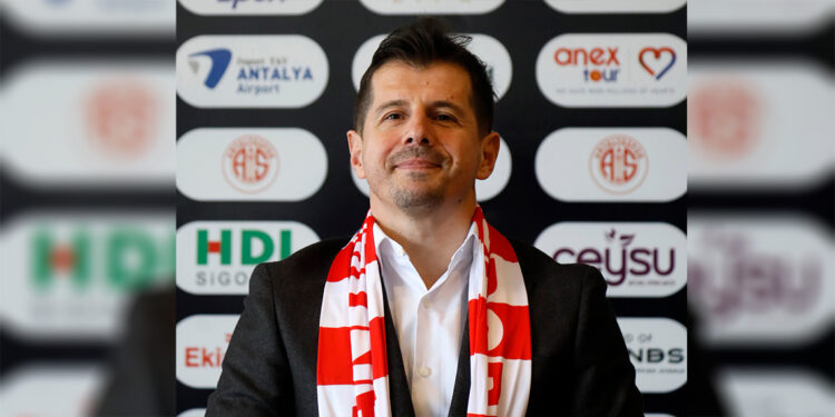 Antalyaspor'da Emre Belözoğlu istifa etti