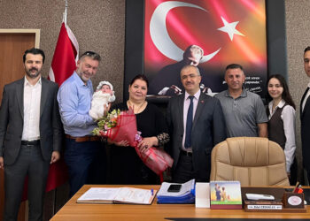 Asel bebek, bayrama geçici koruyucu ailesinin yanında uyandı