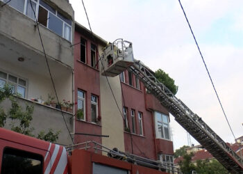 Avcılar'da dairede patlama sonrası çıkan yangın söndürüldü