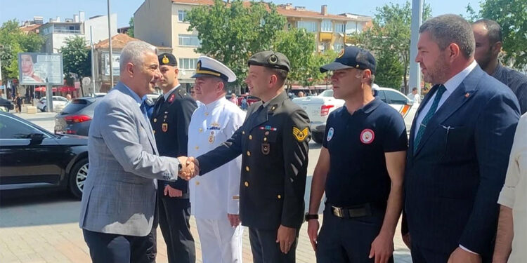 Askeri olarak zayıf düşersek dünyada zor duruma düşeriz