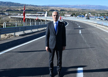 Bayram tatilinde otoyollardan yaklaşık 16,3 milyon araç geçiş yaptı