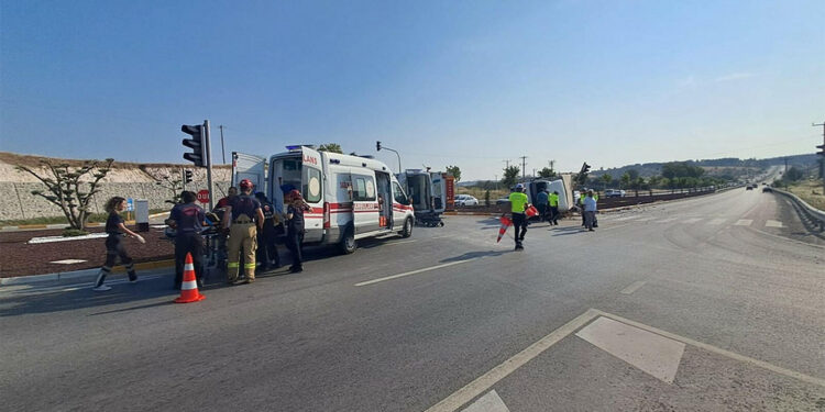 Balıkesir'de otomobil ile kamyon çarpıştı: 1 ölü, 1 yaralı