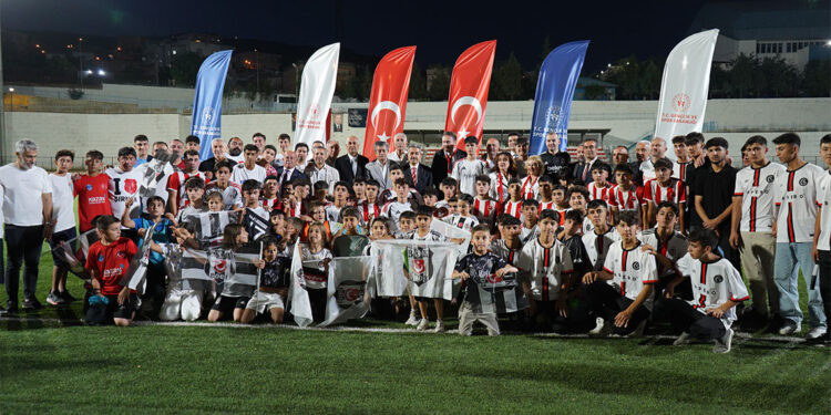 Beşiktaş U-16 Takımı Şırnak Petrolspor U-16 Takımıyla dostluk maçı yaptı