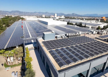 327 fabrikadan 99'unun çatısına güneş enerji santrali kuruldu