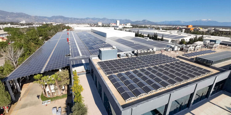 327 fabrikadan 99'unun çatısına güneş enerji santrali kuruldu