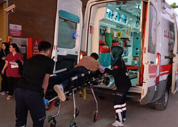Bursa'da iki grup arasında bıçaklı-sopalı kavga:4 yaralı