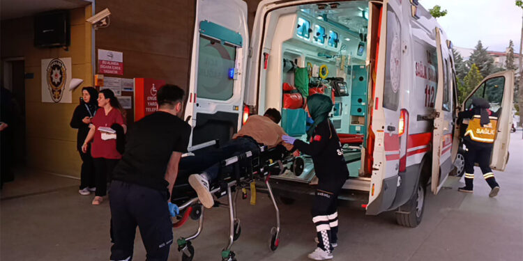 Bursa'da iki grup arasında bıçaklı-sopalı kavga:4 yaralı