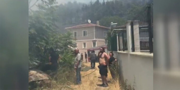 Bursa'da maki yangını; Yangın evlere sıçradı