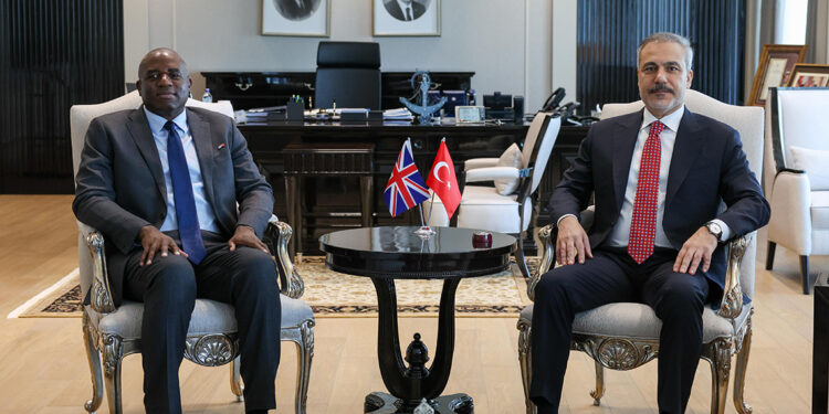 Bakan Fidan, Birleşik Krallık Dışişleri Bakanı Lammy ile görüştü 