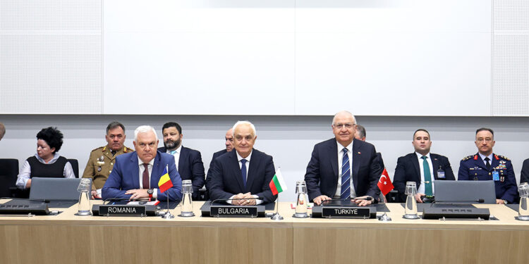 Bakan Güler, Bulgar ve Roman Savunma Bakanları ile üçlü toplantı gerçekleştirdi