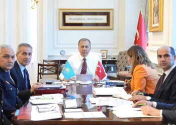 Bakan Yerlikaya, Kazakistan İçişleri Bakanı Sadenov ile görüştü
