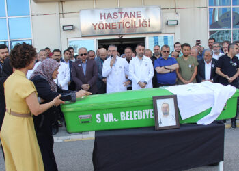 Beyin tümöründen ölen doktor, beyaz önlüğüyle uğurlandı