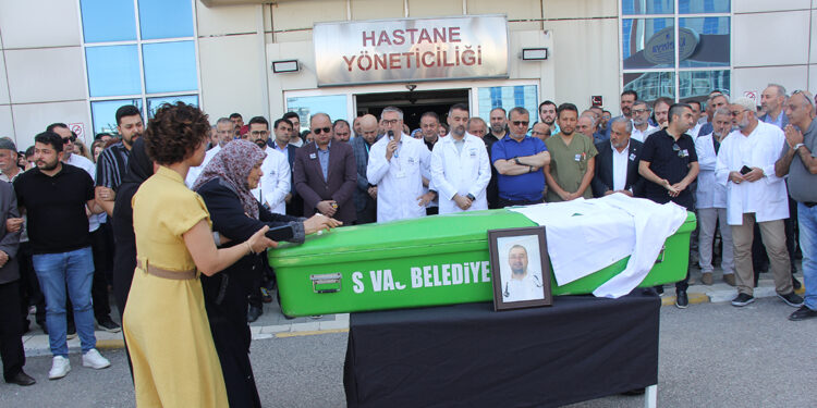 Beyin tümöründen ölen doktor, beyaz önlüğüyle uğurlandı