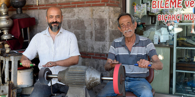 Bıçakçılarda bayram tarifesi; bileme 50 lira