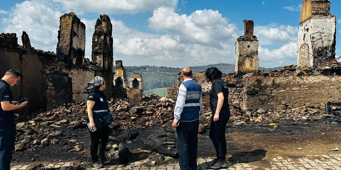 Bilecik'teki yangında 51 kişi dumandan etkilendi, 100 bina hasar gördü