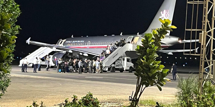 Birçok ülke vatandaşlarını İsrail'den tahliye için çalışma başlattı