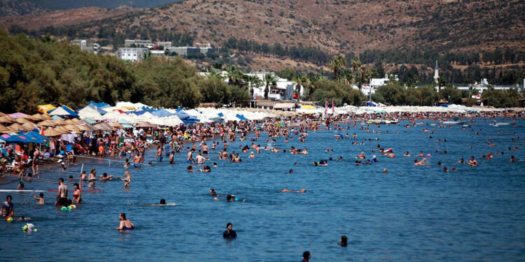 Bodrum'a hava ve deniz yoluyla 5 ayda 299 bin yabancı turist geldi